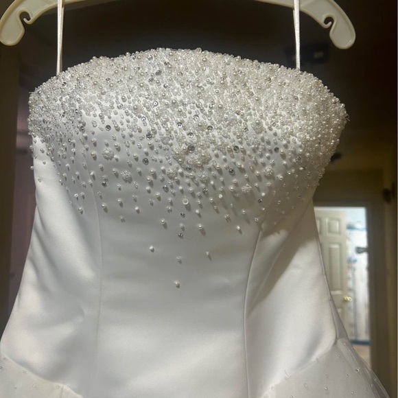 Wedding dress- size 6 - ball gown- strapless- pearls/rhinestones by Mori Lee - Picture 7 of 9
